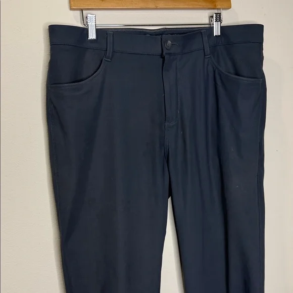 Vuori Men's The Rise The Shine Performance Pants - Charcoal Grey (V431) - Picture 8 of 11
